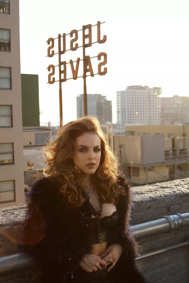 Elizabeth Gillies