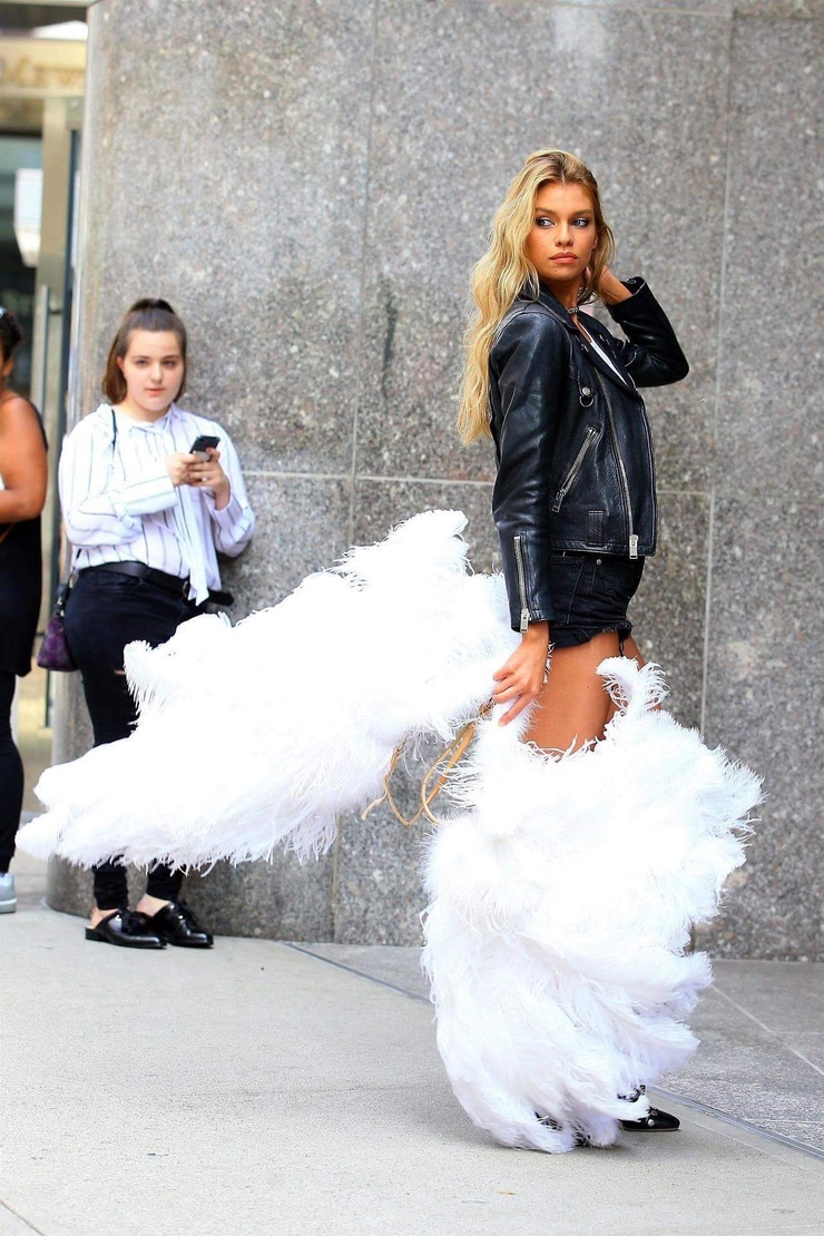 Stella Maxwell