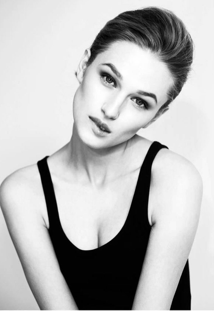 Xenia Micsanschi Xenia Micsanschi