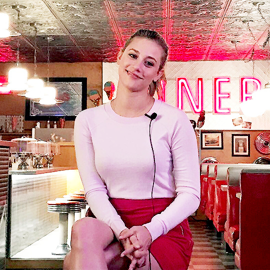 Lili Reinhart
