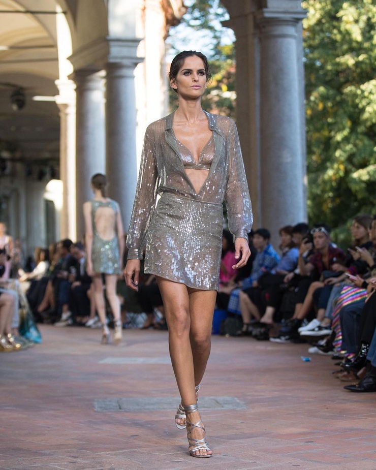 Izabel Goulart Izabel Goulart