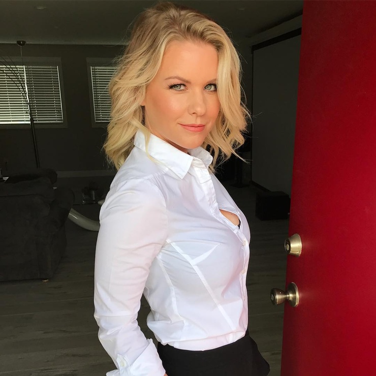 Picture of Carrie Keagan