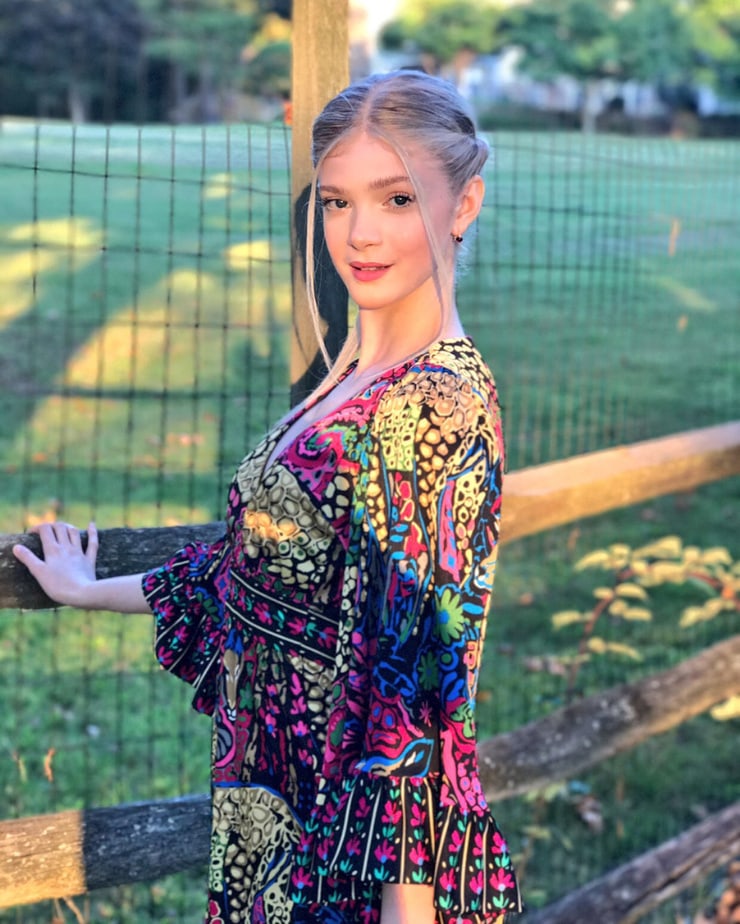 Elena Kampouris