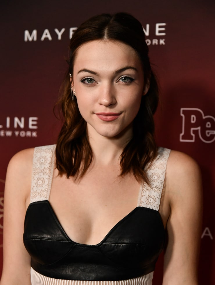 Violett Beane