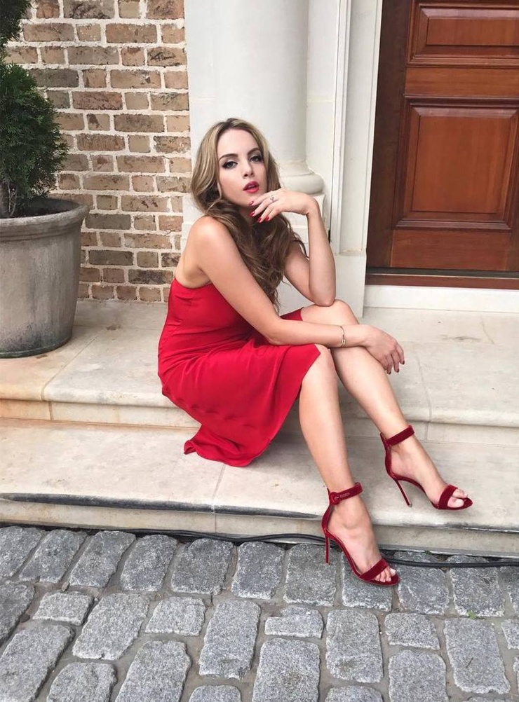 Elizabeth Gillies Elizabeth Gillies