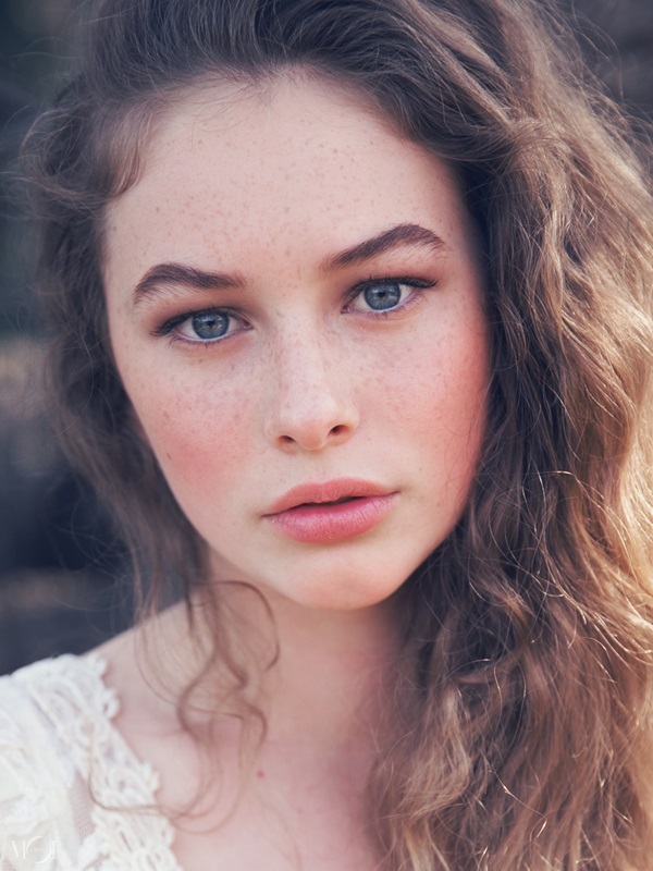 Emily De-Ponse Emily De-Ponse