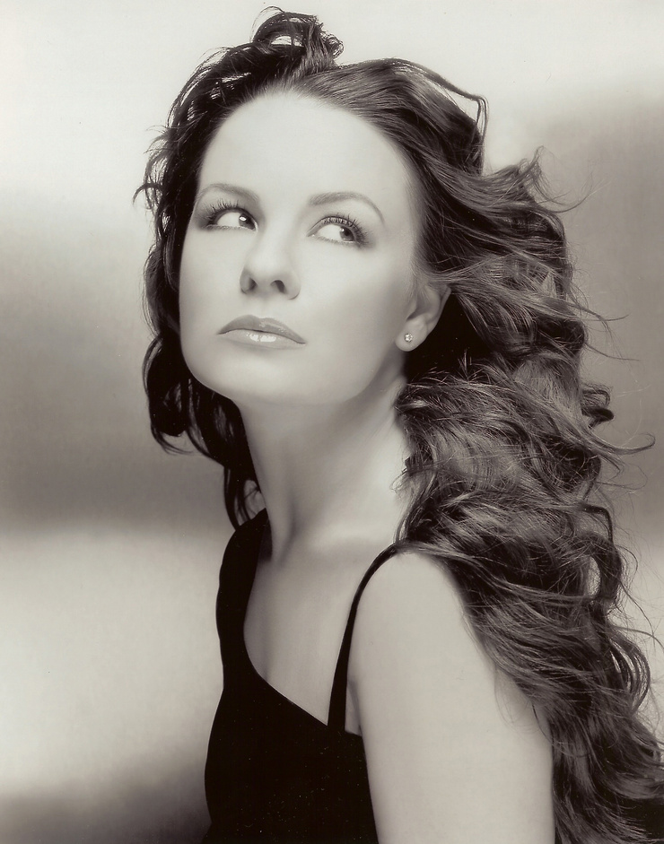 Jenna von Oÿ Jenna von Oÿ