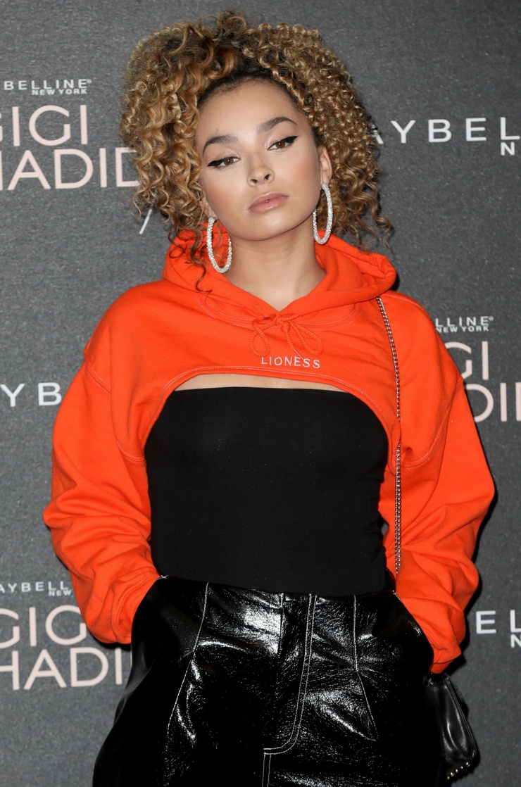 Ella Eyre