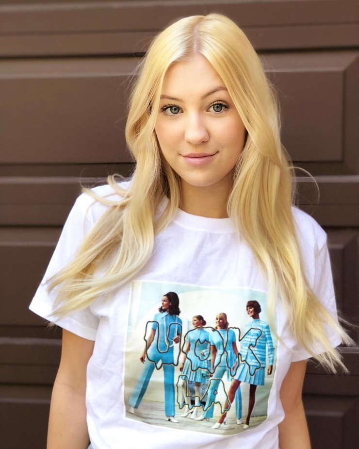 Ava Sambora