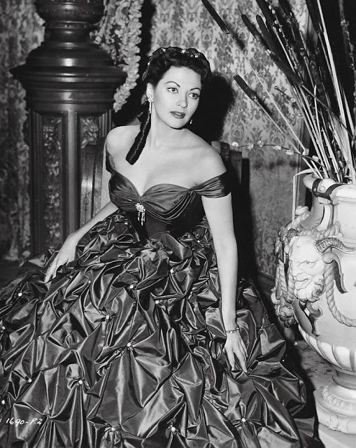 Yvonne De Carlo