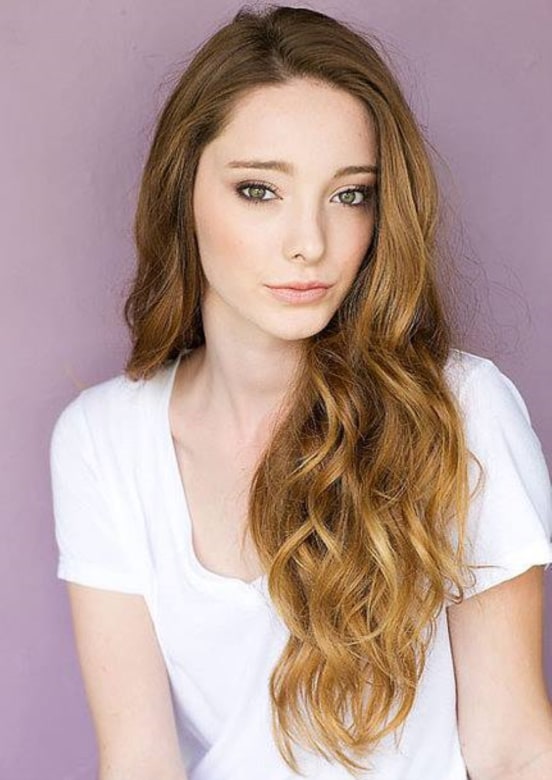 Emma Dumont face