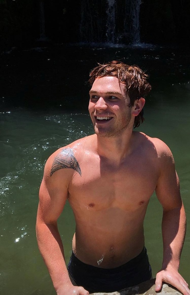 Кей джей апа. Kj mosspolly. Кей джей апа фотосессии. Archie andrews gif. Кей джей апа ривердейл.