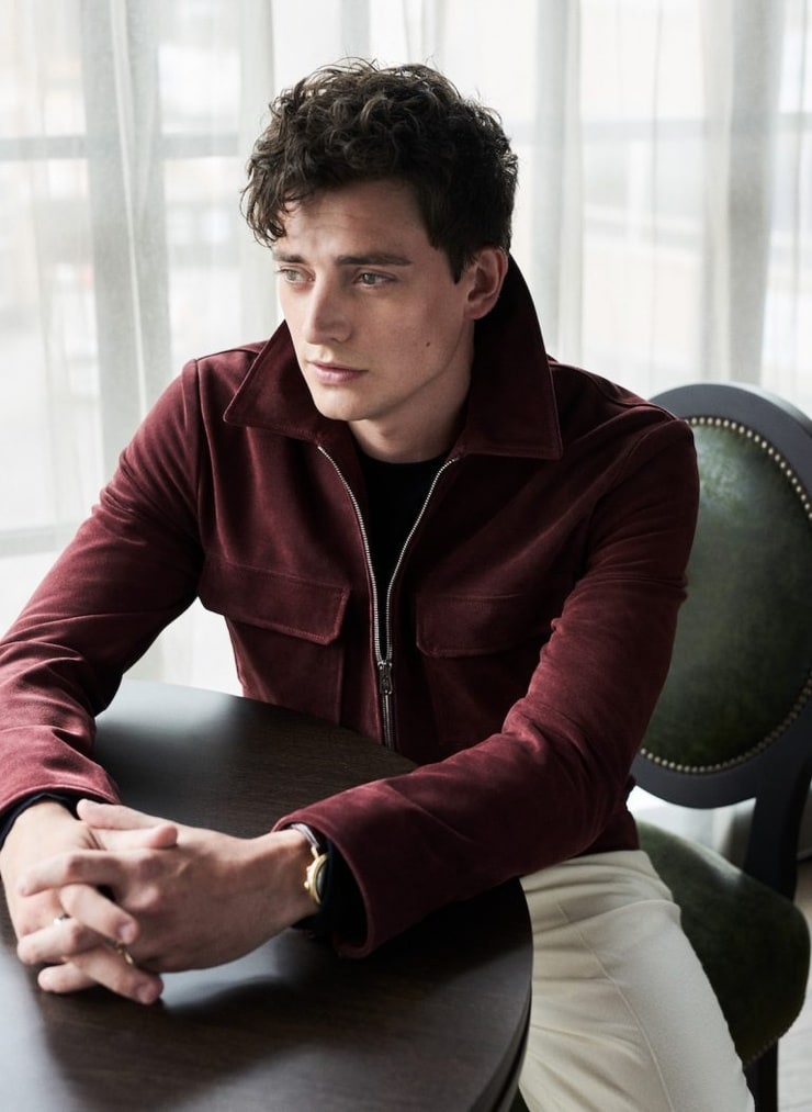 Aneurin Barnard image