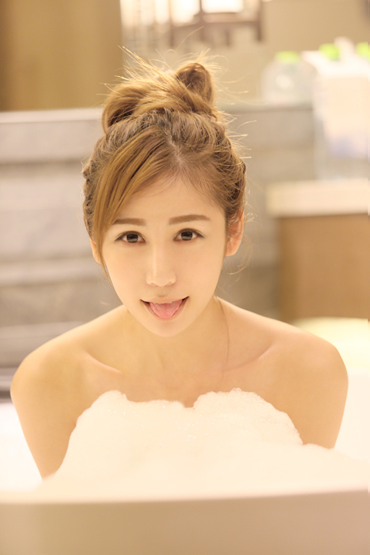 Miki Zhang