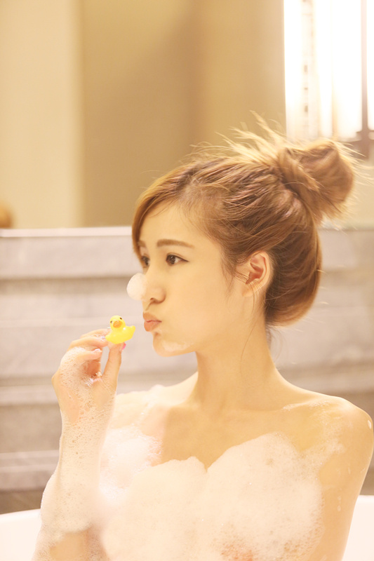 Miki Zhang