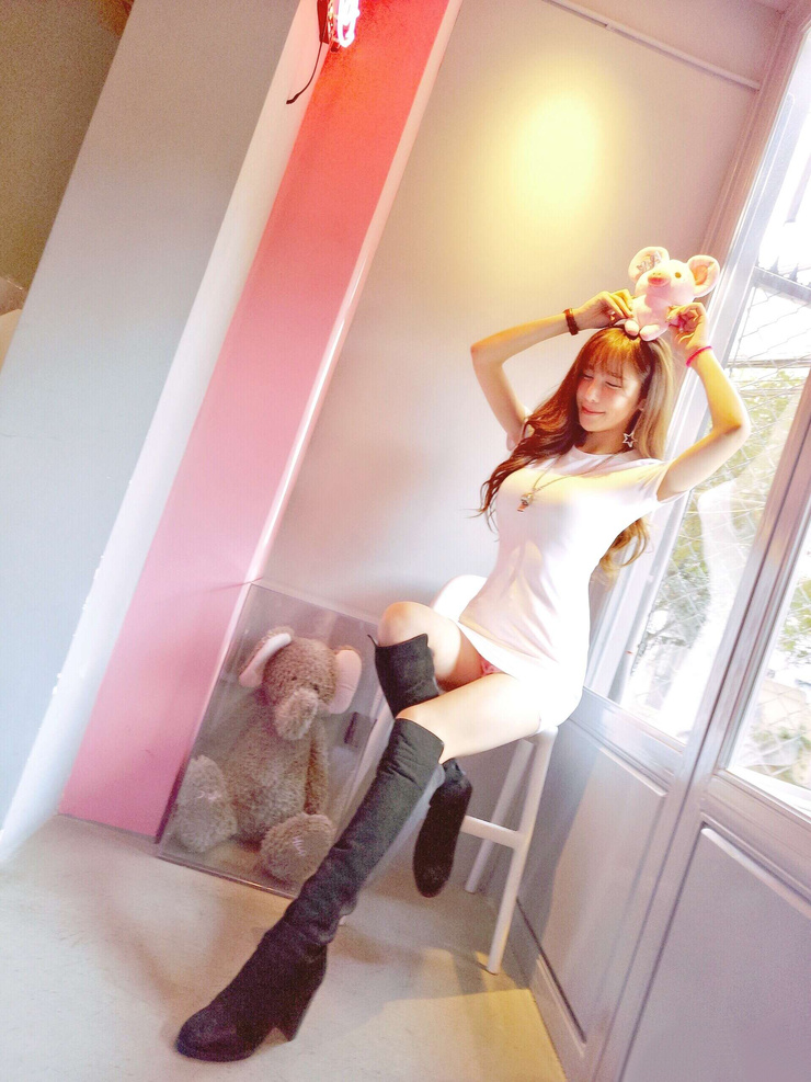 Miki Zhang