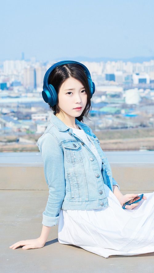 IU