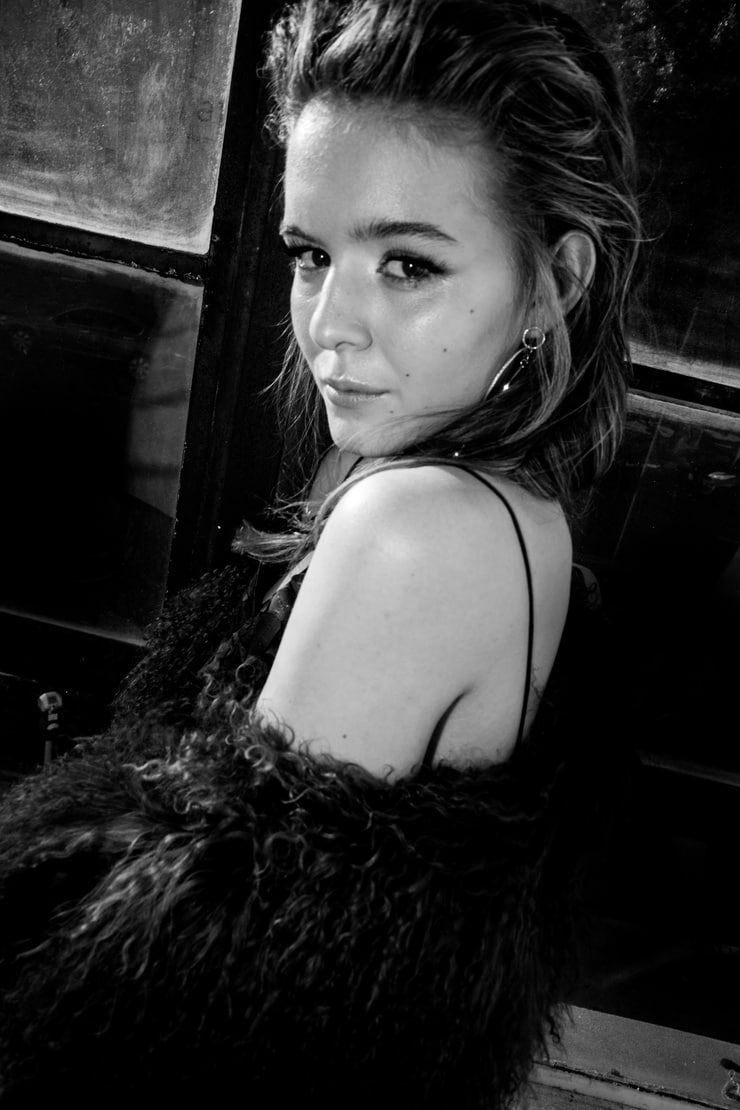 Izabela Vidovic Izabela Vidovic