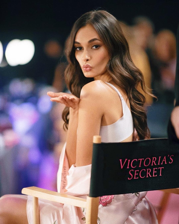 Gizele Oliveira Gizele Oliveira