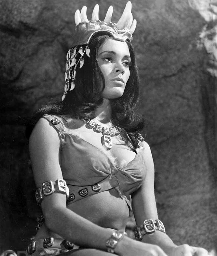 Martine Beswick