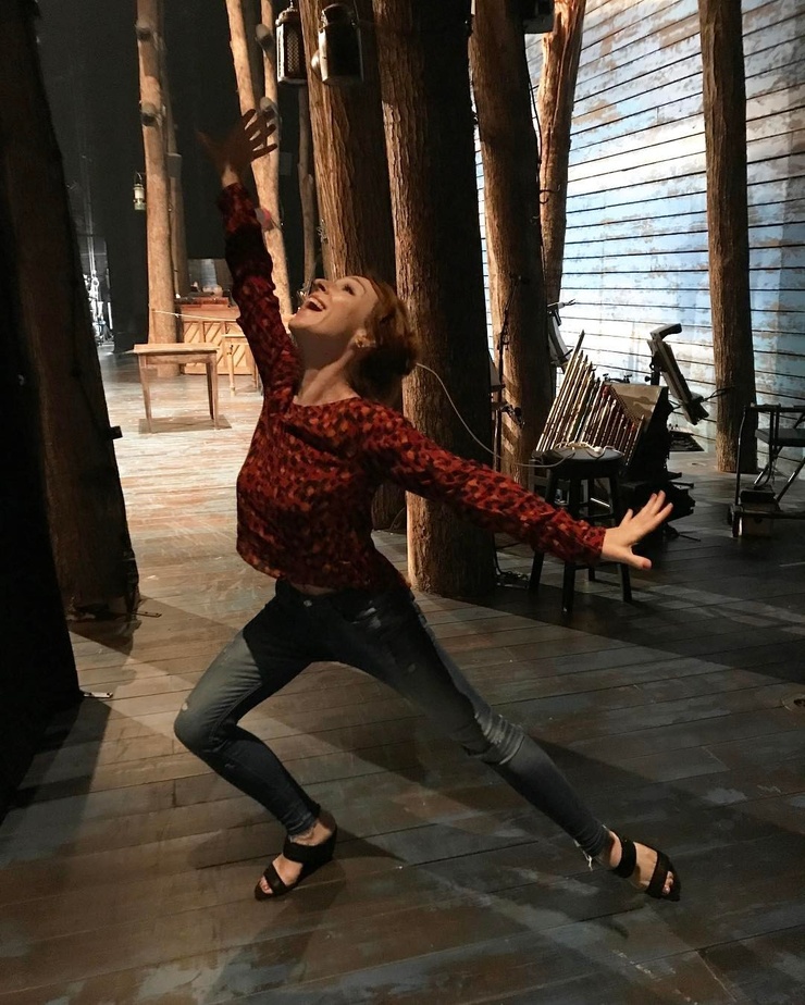 Ruth Connell Ruth Connell