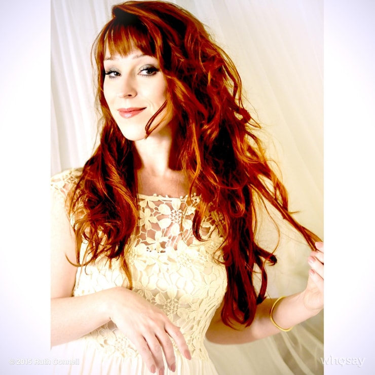 Ruth Connell Ruth Connell