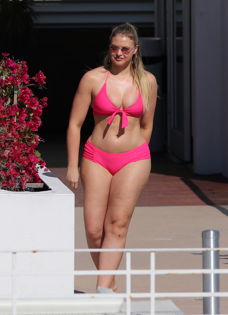 Iskra Lawrence Iskra Lawrence