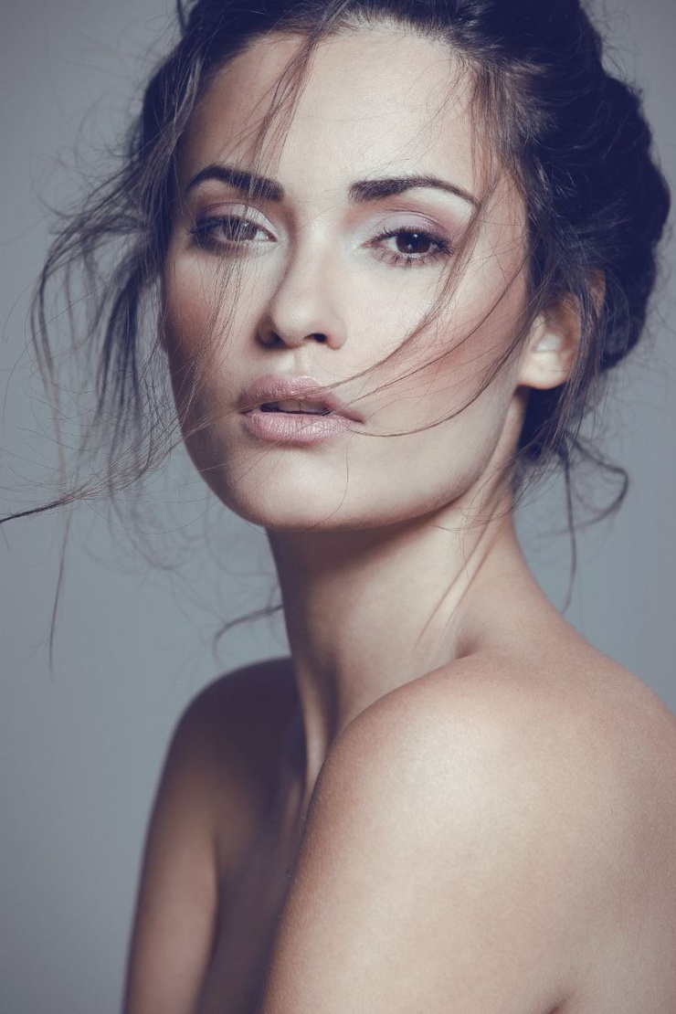 Gabriela Linhares Gabriela Linhares