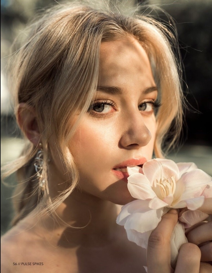 Lili Reinhart