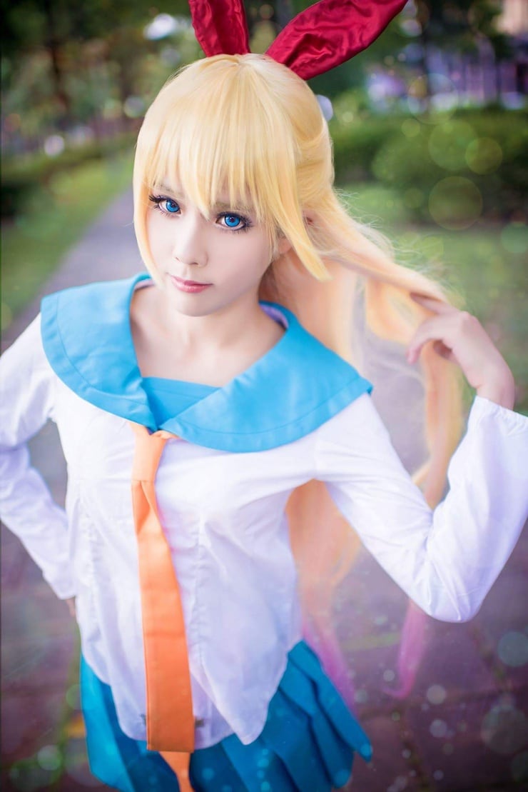 Любимый косплей. Читоге Кирисаки косплей. Chitoge Kirisaki Cosplay. Притворная любовь косплей. Косплей на аниме Притворная любовь.