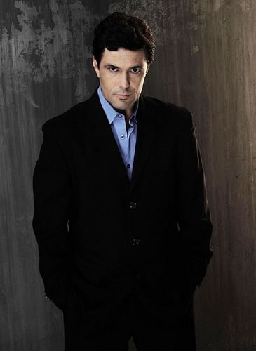 Carlos Bernard