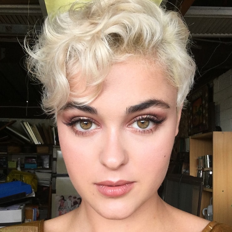 Stefania ferrario фото ню