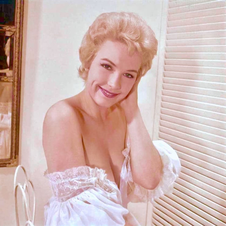 Stella Stevens