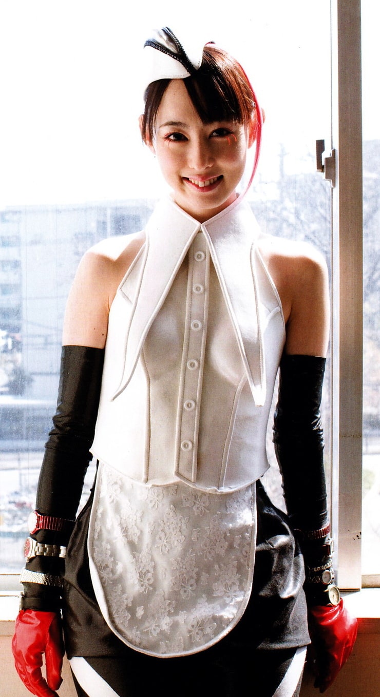 Naomi (Kamen Rider Den-O)