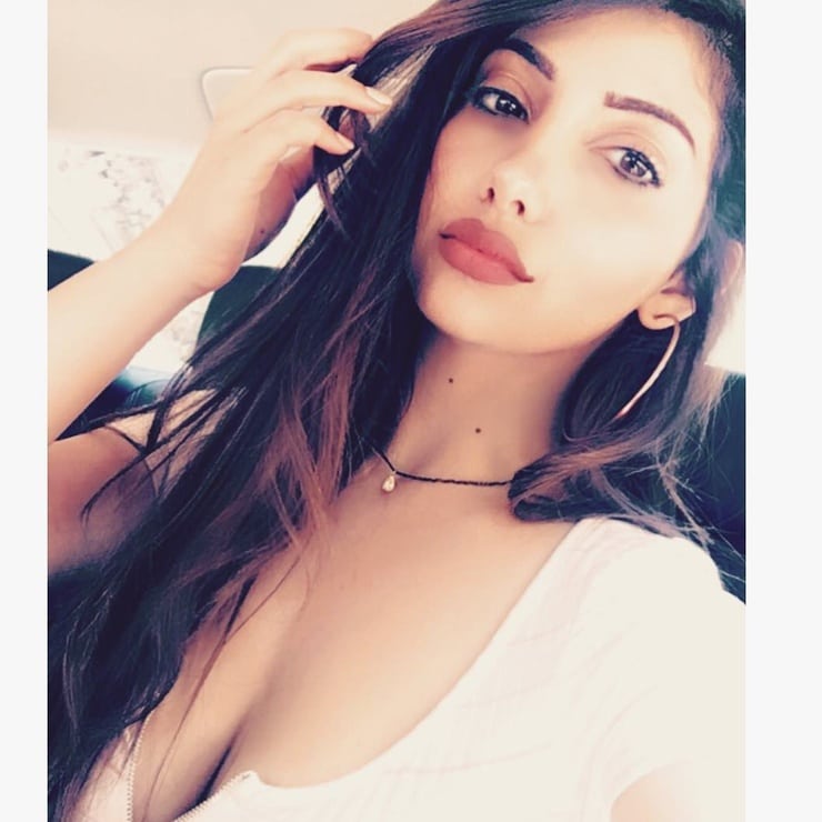 Deyana Mounira Deyana Mounira
