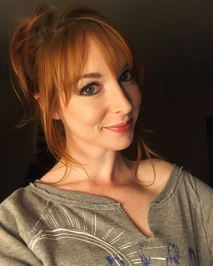 Lisa Foiles