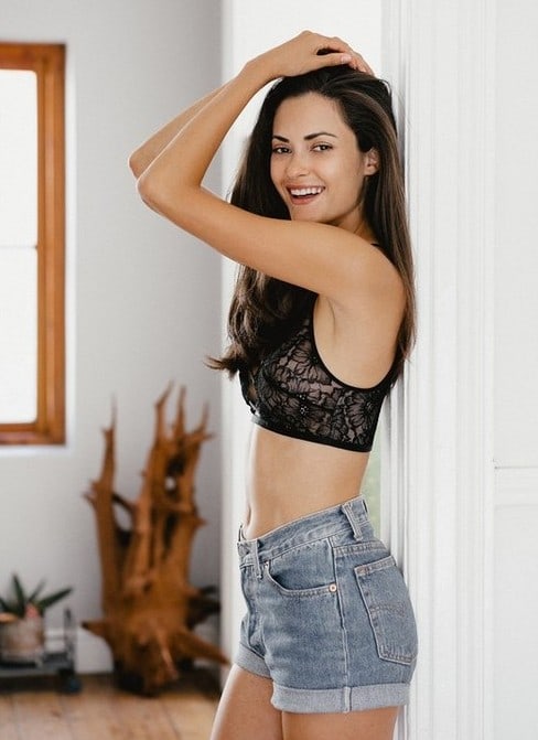 Gabriela Linhares Gabriela Linhares