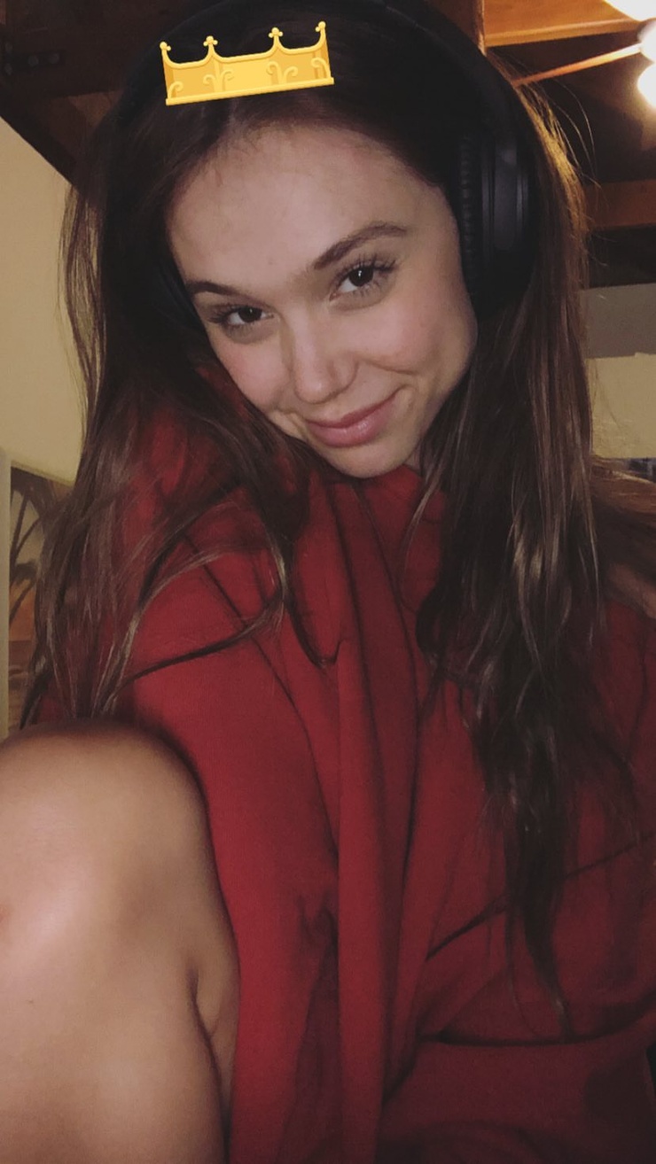 Alexis Ren