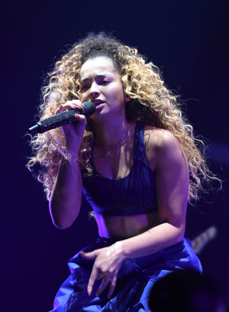 Ella Eyre