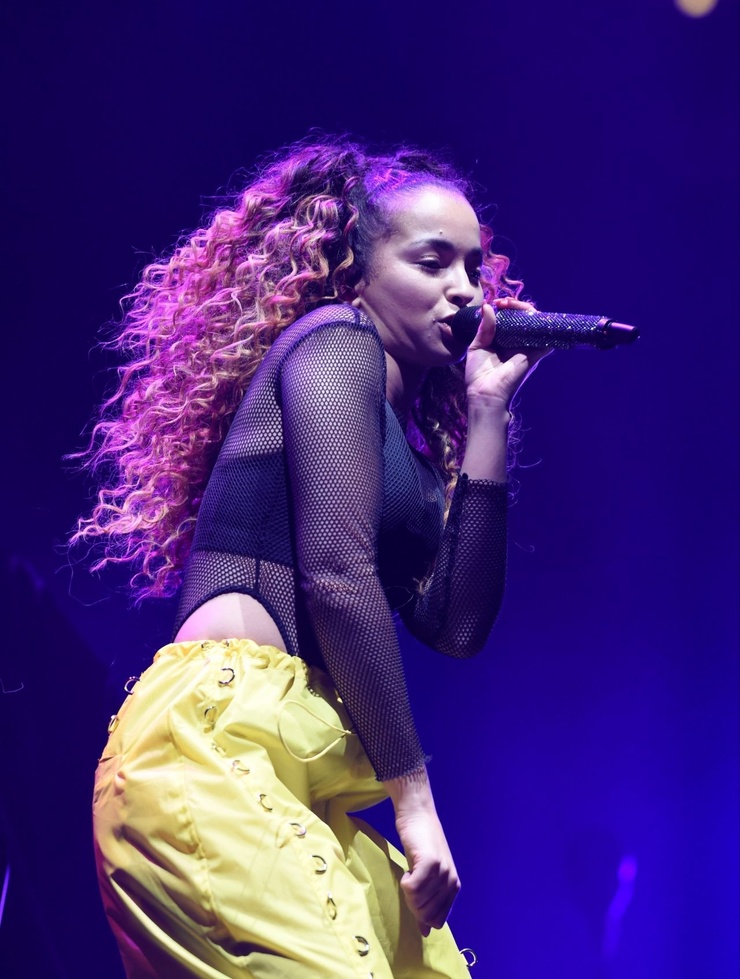Ella Eyre