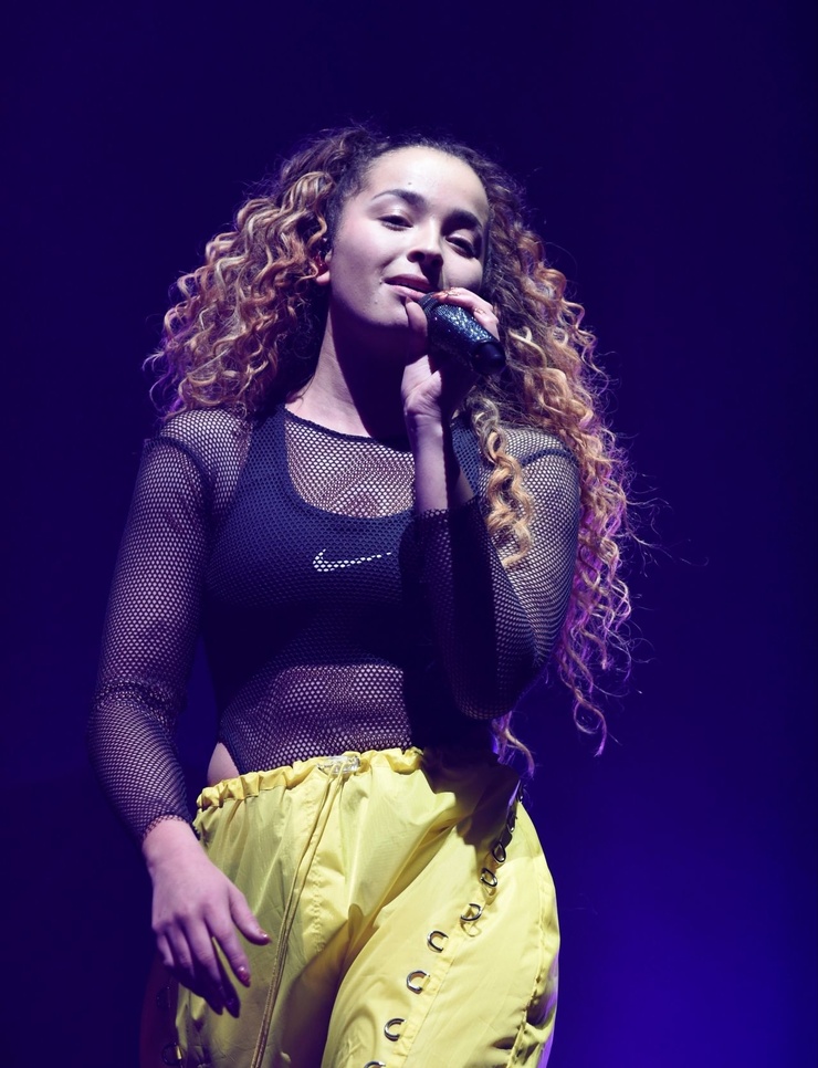 Ella Eyre