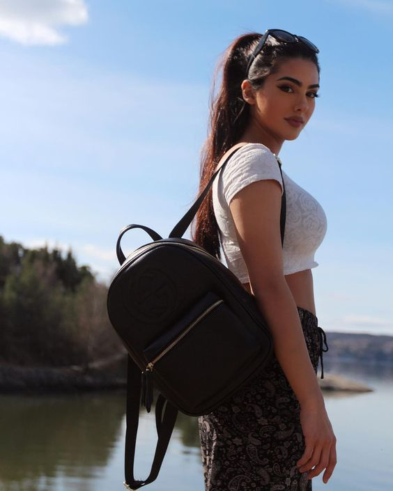 Gita Hadizadeh Gita Hadizadeh