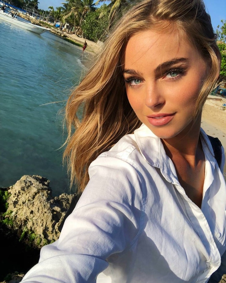 Elizabeth turner фото