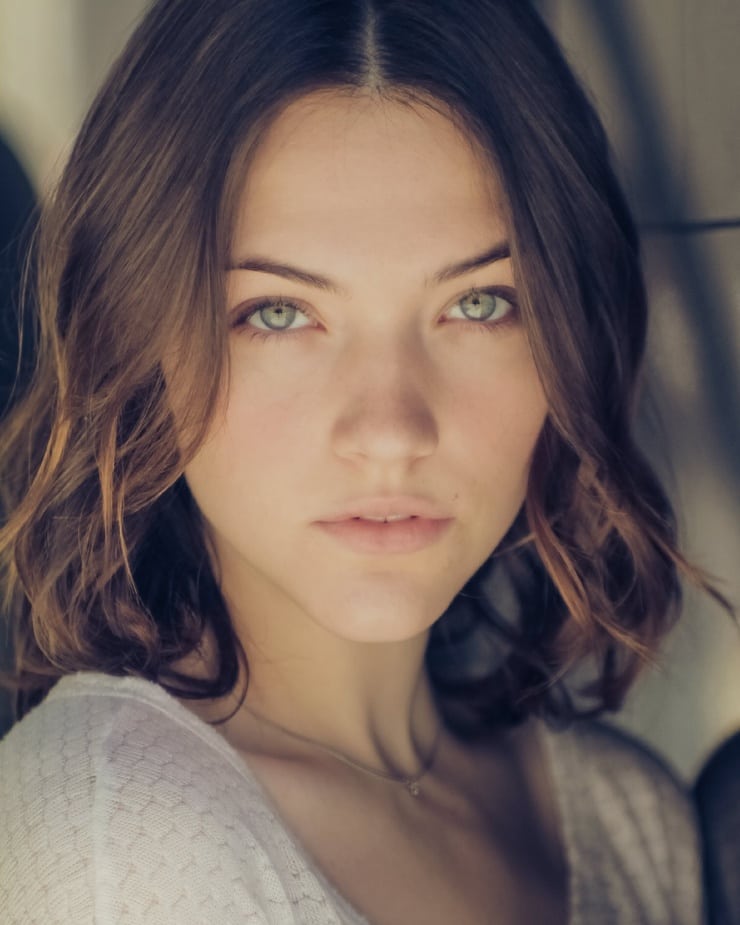 Violett Beane