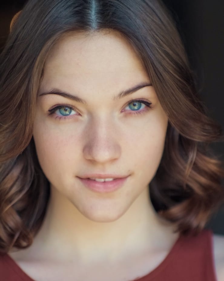 Violett Beane