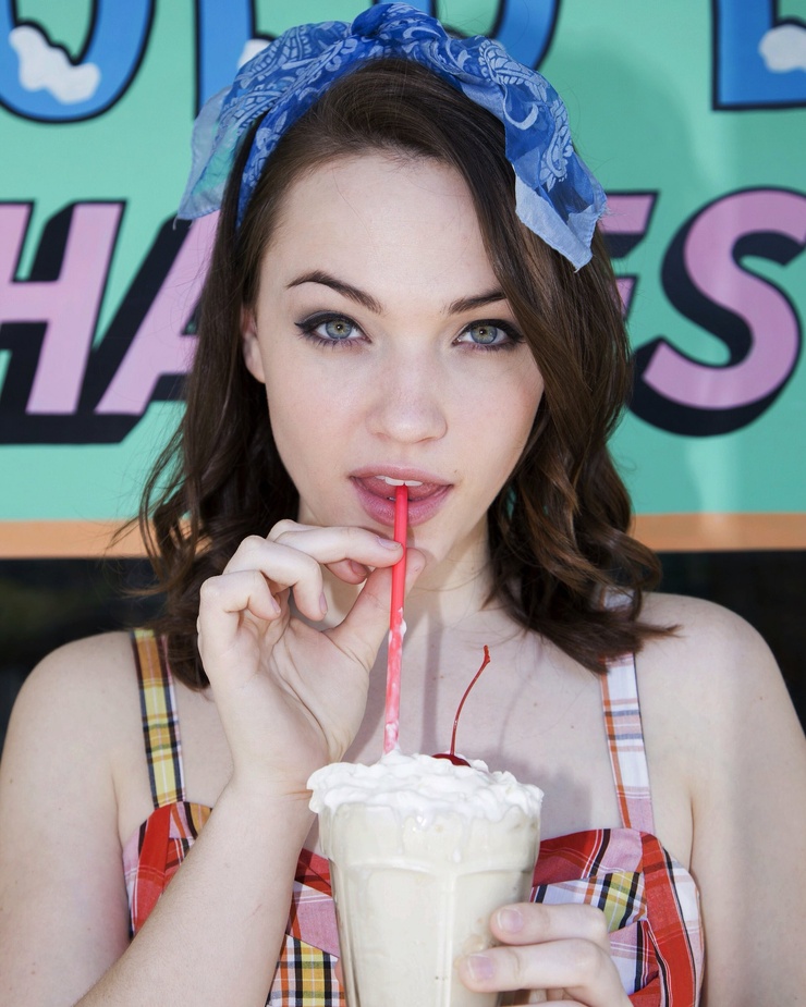 Violett Beane Violett Beane