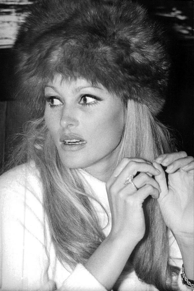 660full-ursula-andress.jpg