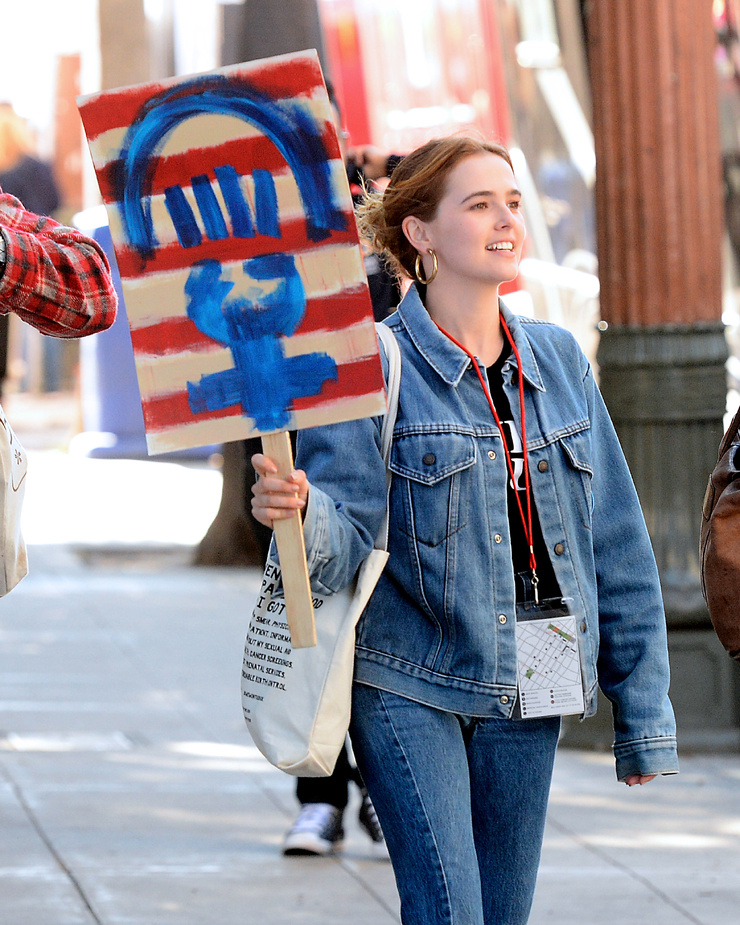 Zoey Deutch