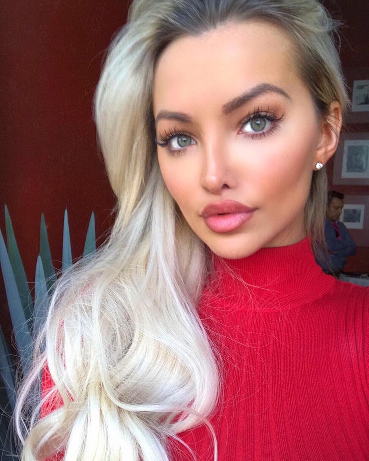 Picture of Lindsey Pelas