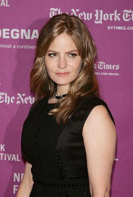 Jennifer Jason Leigh